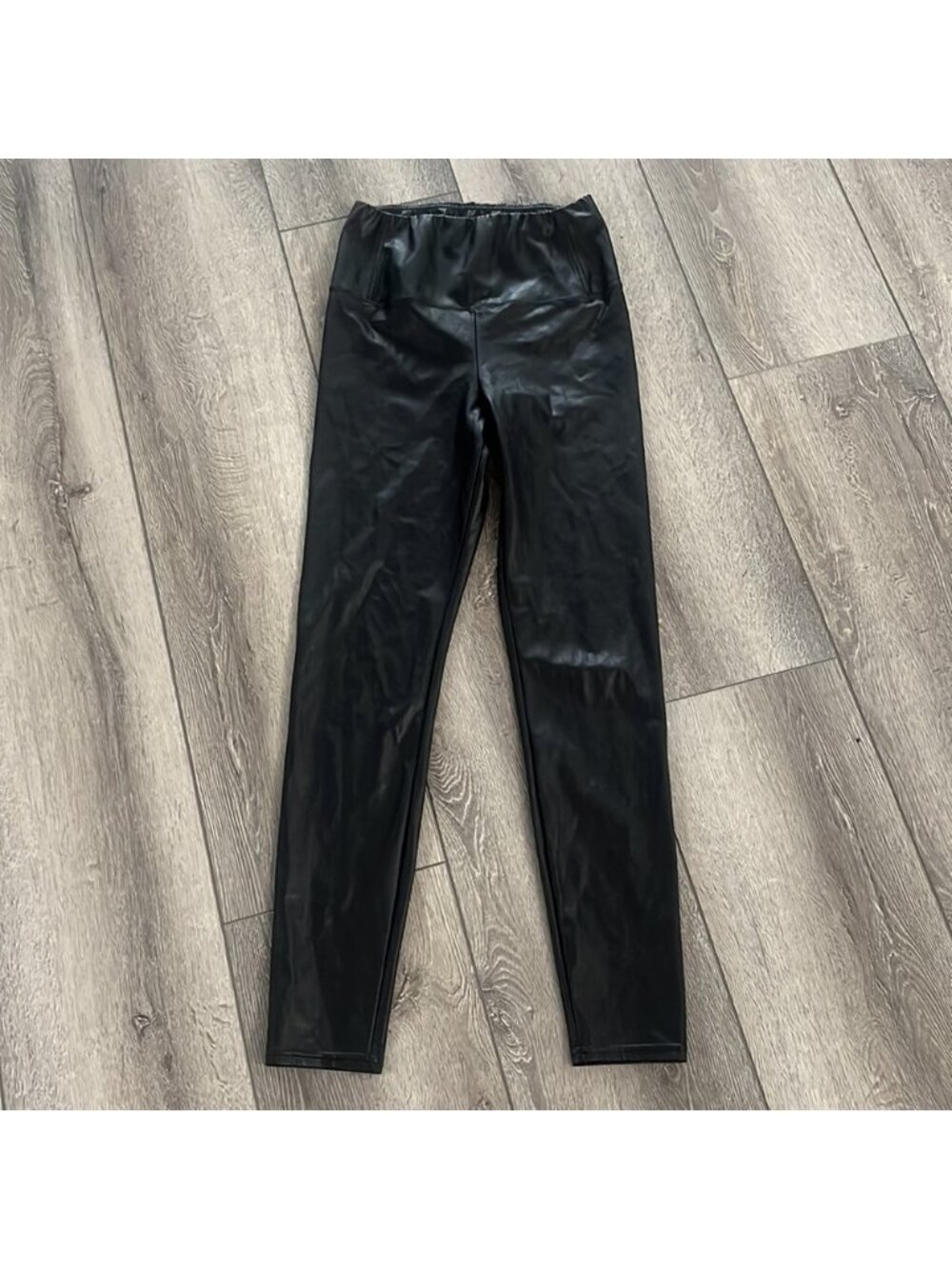 Aritzia Wilfred Free Daria leggings Black vegan M - Picture 2 of 6